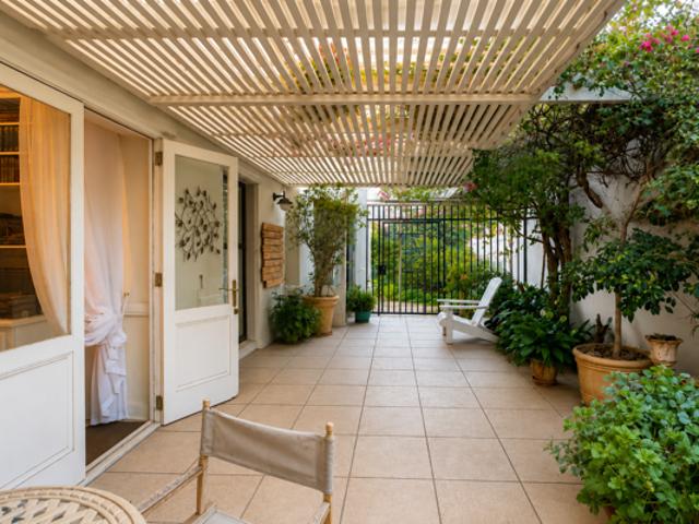 6 Bedroom House in Kenilworth Upper