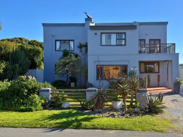 6 Bedroom House in Kleinbaai