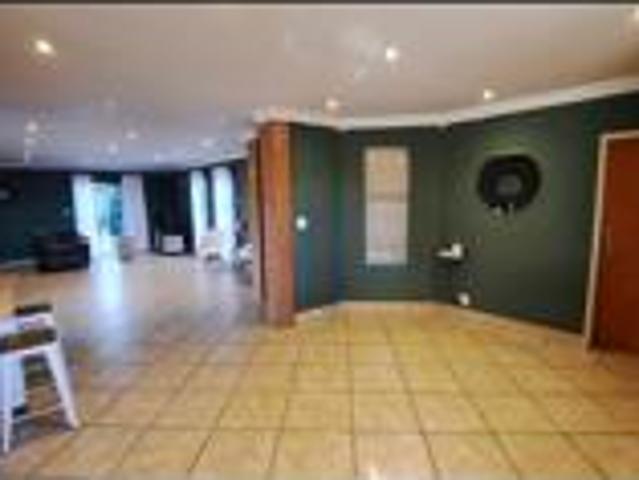 6 Bedroom House in Kleinbosch