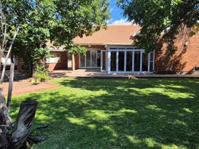 6 Bedroom House in Klisserville