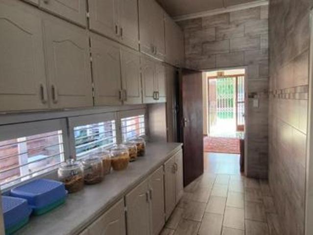 6 Bedroom House in Klisserville