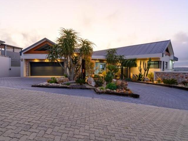 6 Bedroom House in Kragga Kamma