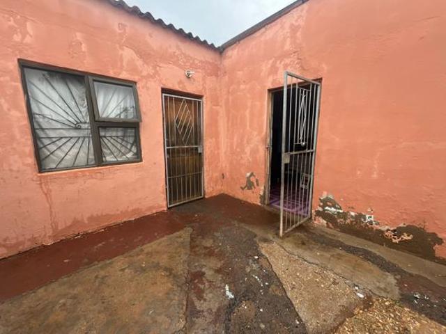6 Bedroom House in KwaZakhele