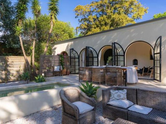 6 Bedroom House in Hout Bay Central
