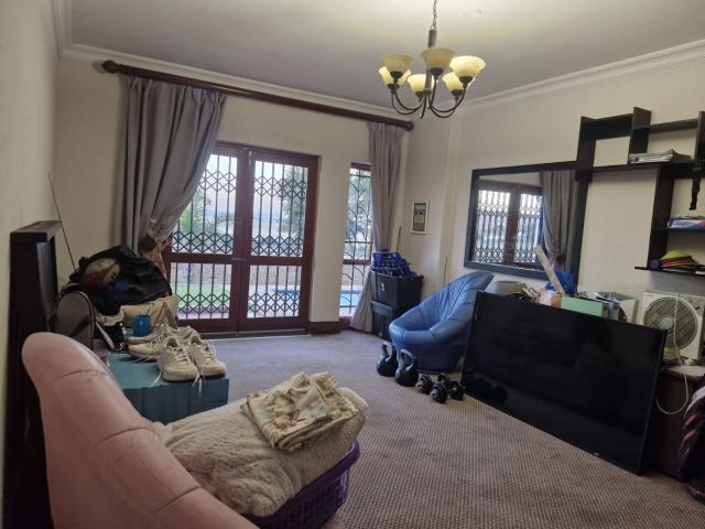 6 Bedroom House in Hoeveld Park