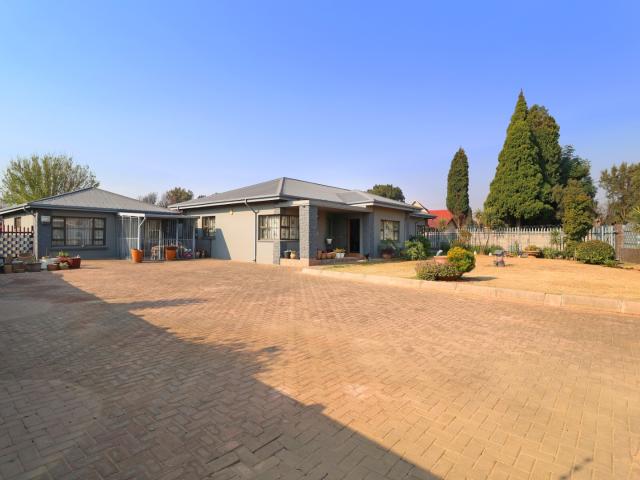 6 Bedroom House in Horison
