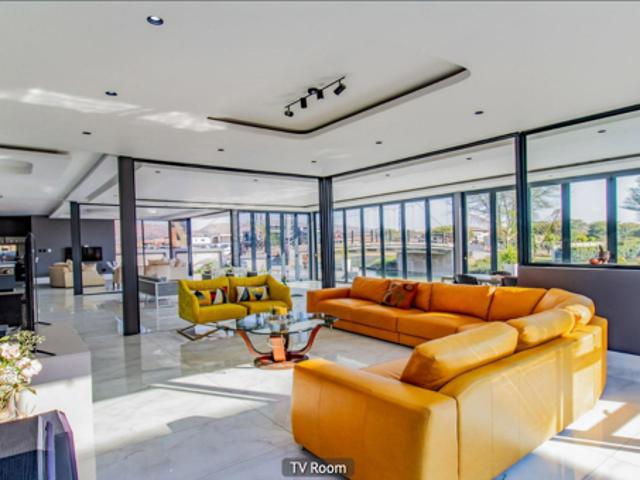6 Bedroom House in Hartbeesfontein