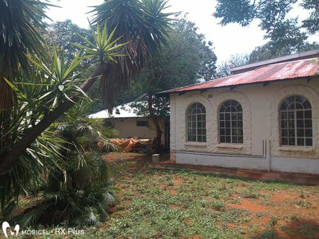 6 Bedroom House in Hartbeespoort Outlying
