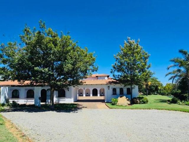 6 Bedroom House in Hartzenbergfontein