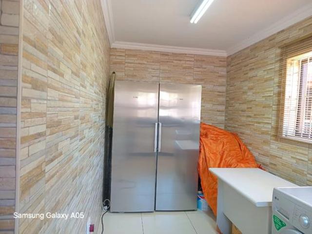 6 Bedroom House in Heuweloord
