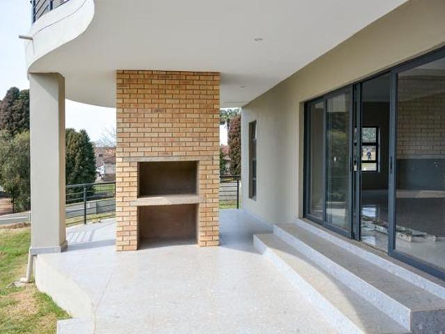 6 Bedroom House in Hilton Gardens