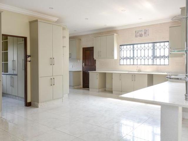 6 Bedroom House in Hilton Gardens