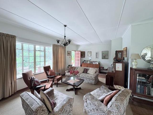 6 Bedroom House in Hilton