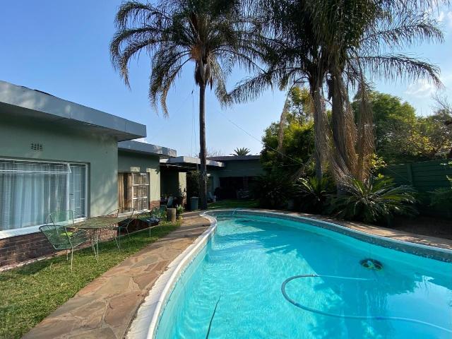 6 Bedroom House in Hutten Heights
