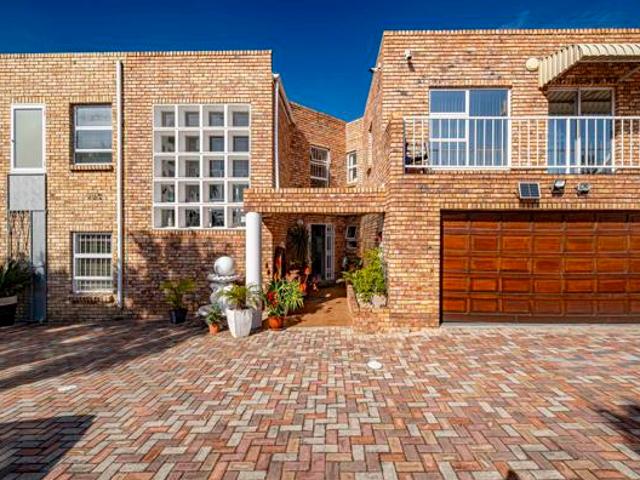 6 Bedroom House in Humerail