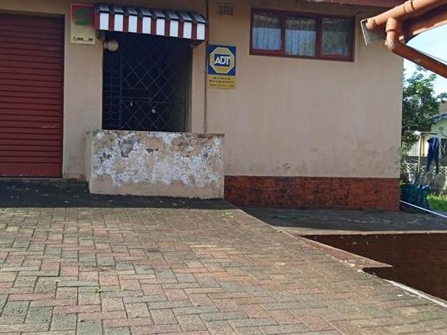 6 Bedroom House in Isipingo Rail