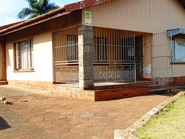 6 Bedroom House in Isipingo Rail