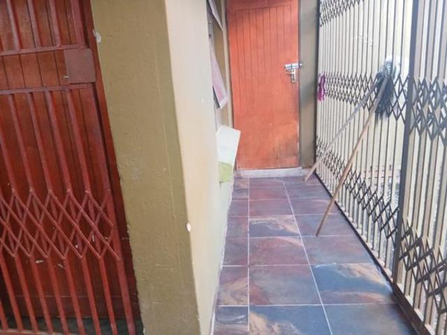 6 Bedroom House in Ivy Park