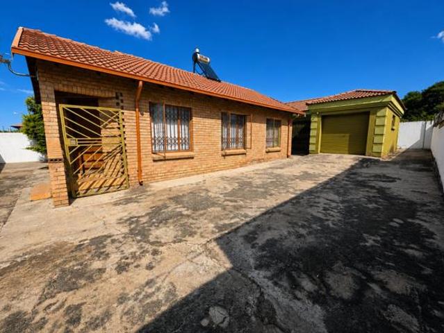 6 Bedroom House in Ivydale
