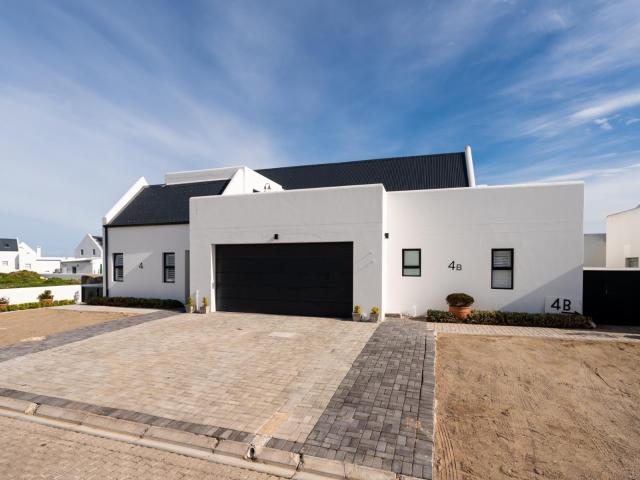 6 Bedroom House in Jacobs Bay