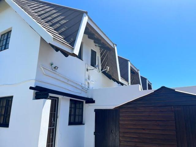 6 Bedroom House in Jeffreys Bay Central
