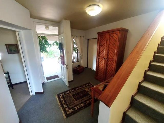 6 Bedroom House in Jeffreys Bay Central