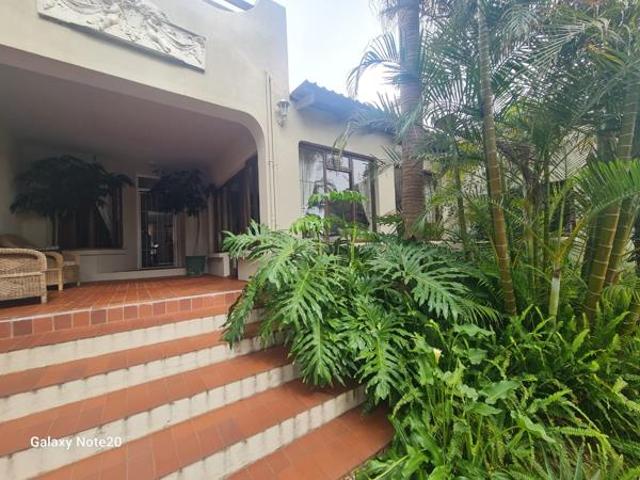 6 Bedroom House in Jeffreys Bay Central