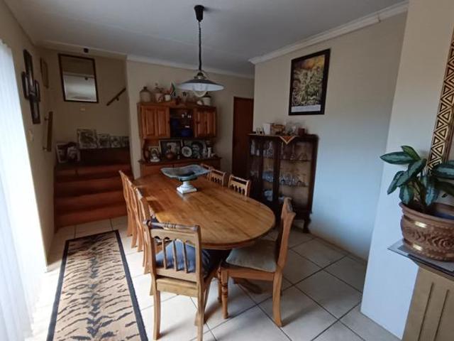 6 Bedroom House in Jeffreys Bay Central