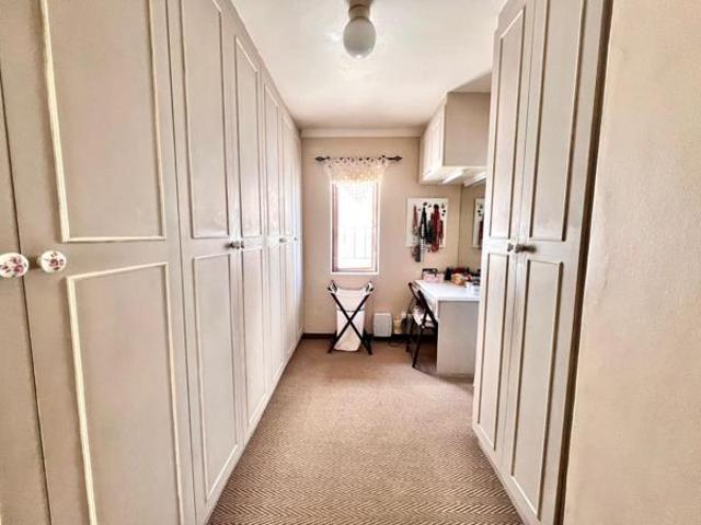 6 Bedroom House in Jeffreys Bay Central