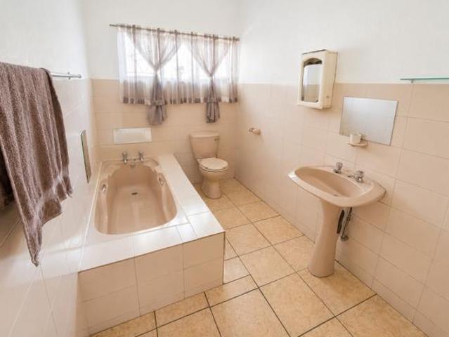 6 Bedroom House in Oos Einde