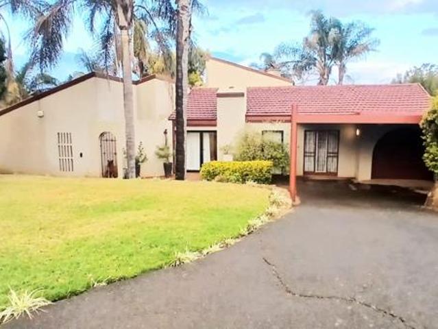 6 Bedroom House in Observation Hill