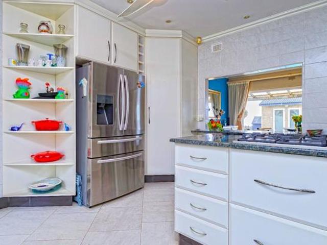 6 Bedroom House in Oslo Beach