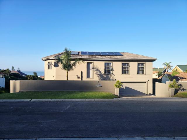 6 Bedroom House in Outeniqua Strand