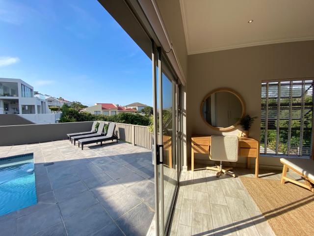 6 Bedroom House in Outeniqua Strand