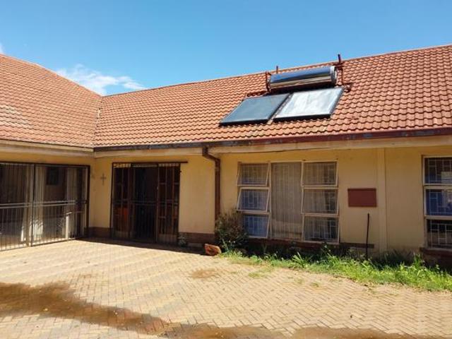 6 Bedroom House in Oudorp