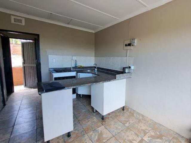 6 Bedroom House in Lotusville