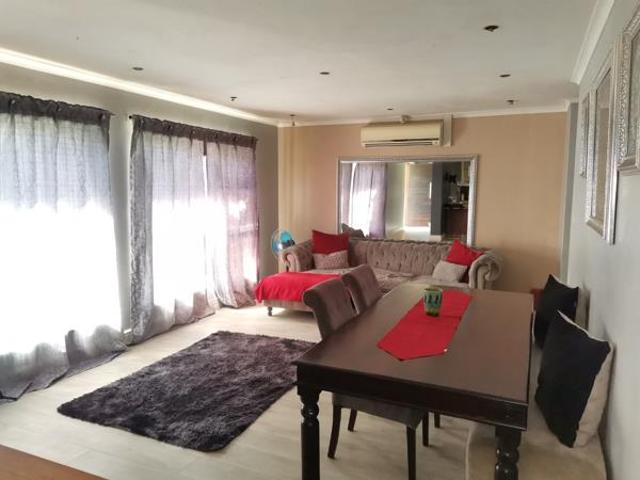 6 Bedroom House in Lotus River