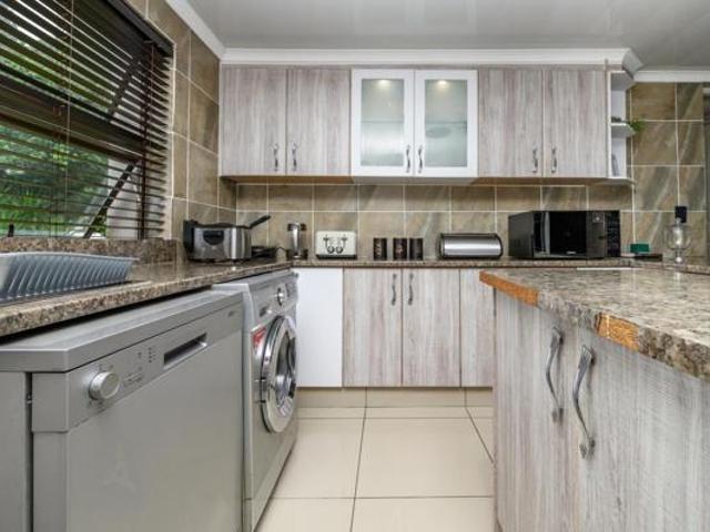 6 Bedroom House in Lovemore Heights