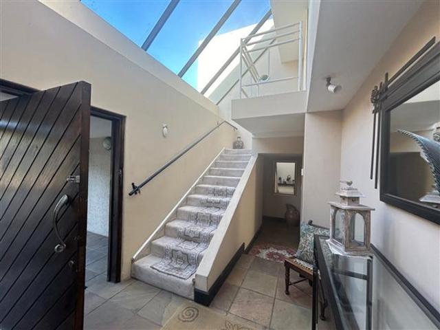 6 Bedroom House in Lochvaal