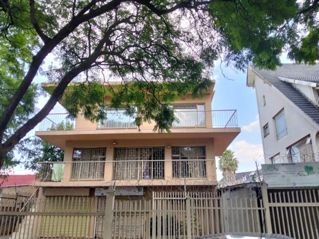 6 Bedroom House in Laudium