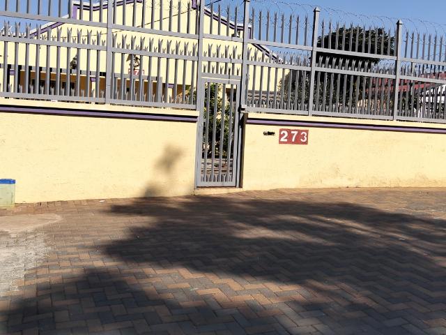 6 Bedroom House in Laudium
