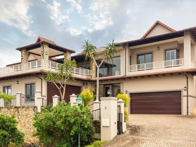 6 Bedroom House in La Lucia