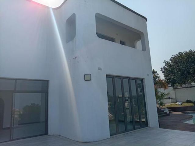 6 Bedroom House in La Lucia