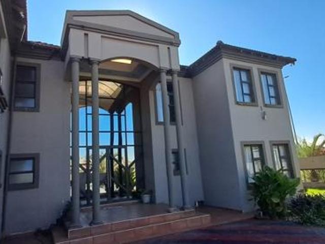 6 Bedroom House in Lady Selborne
