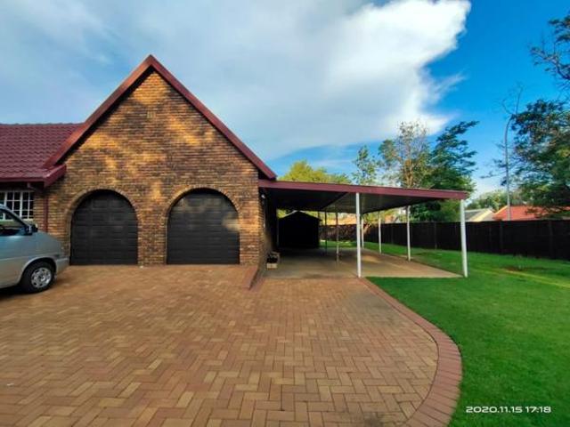 6 Bedroom House in Lakefield