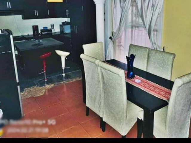 6 Bedroom House in Lakeview