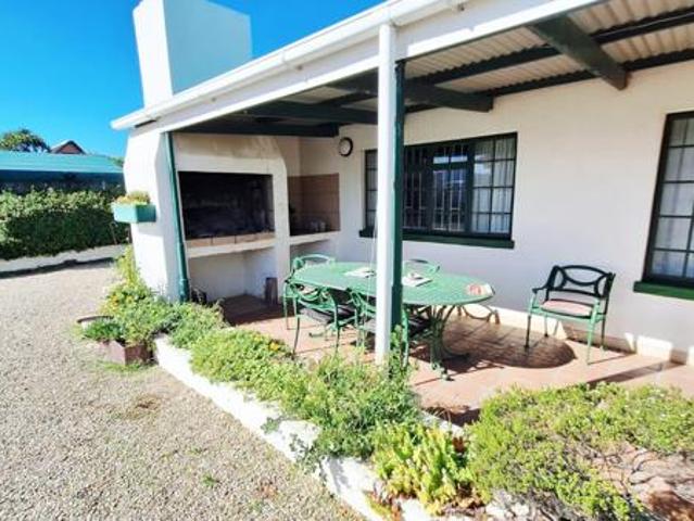 6 Bedroom House in Lamberts Bay