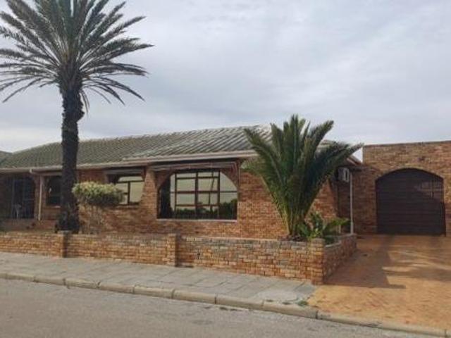 6 Bedroom House in Lamberts Bay