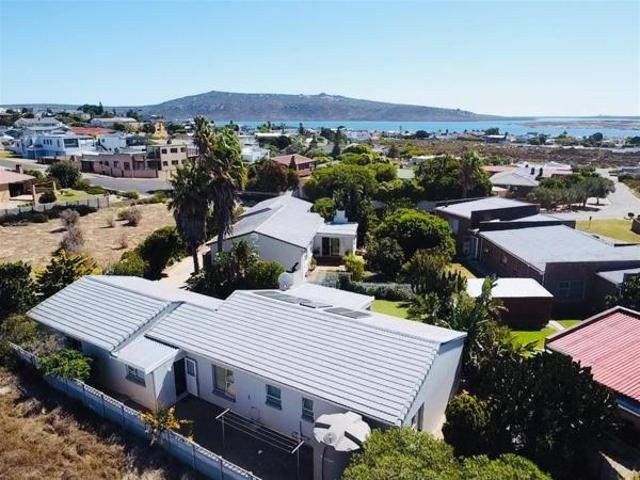 6 Bedroom House in Langebaan Central