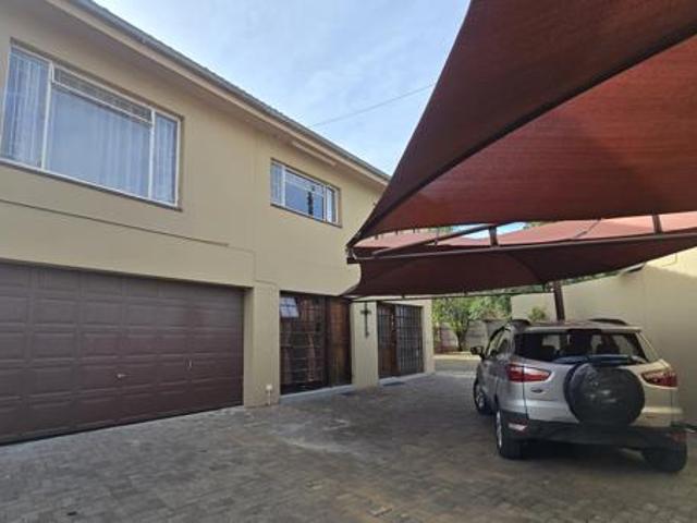 6 Bedroom House in Langenhoven Park